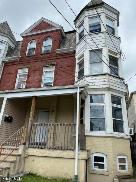 366 Summer Ave - Photo 1