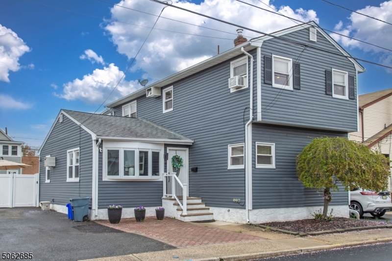 47 Humbert St - Photo 1