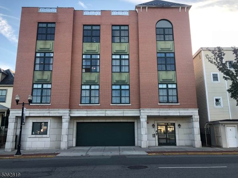 192 Bloomfield Ave - Photo 1