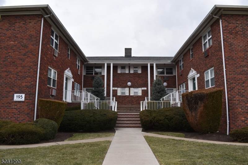 195 N Beverwyck Rd - Photo 1