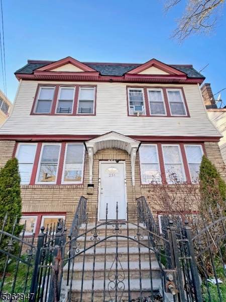 231 Alexander St - Photo 1
