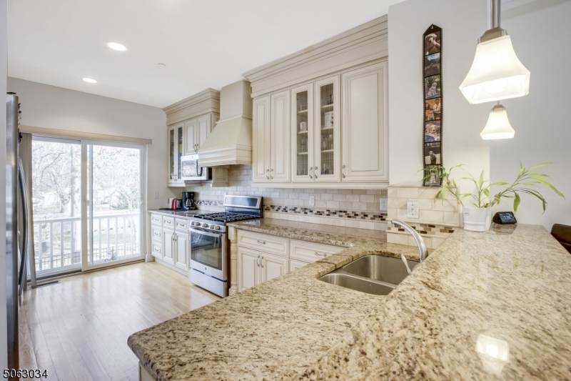 1 Riverbend Ct - Photo 1