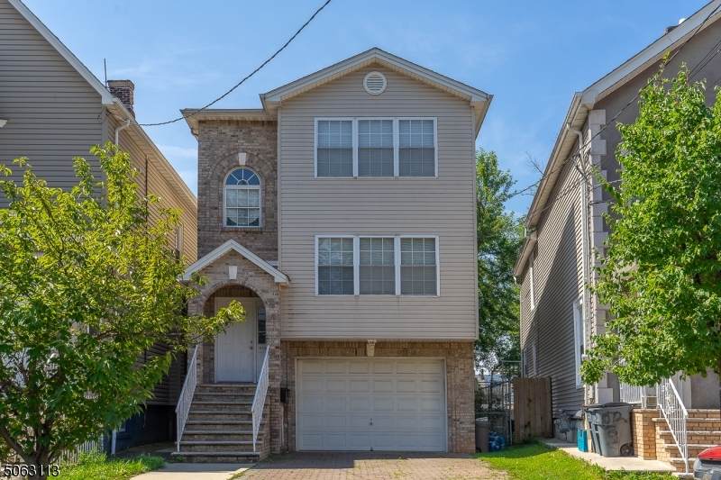 1070 Lafayette St - Photo 1