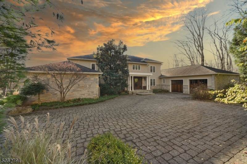 8 Alton Way - Photo 1