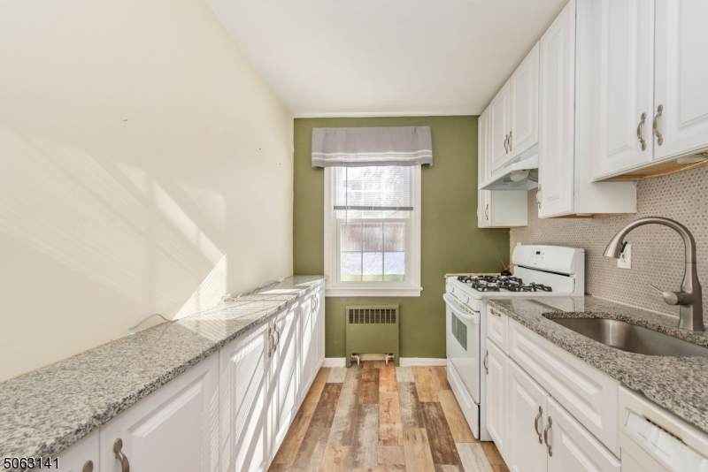 390 Morris Ave - Photo 1