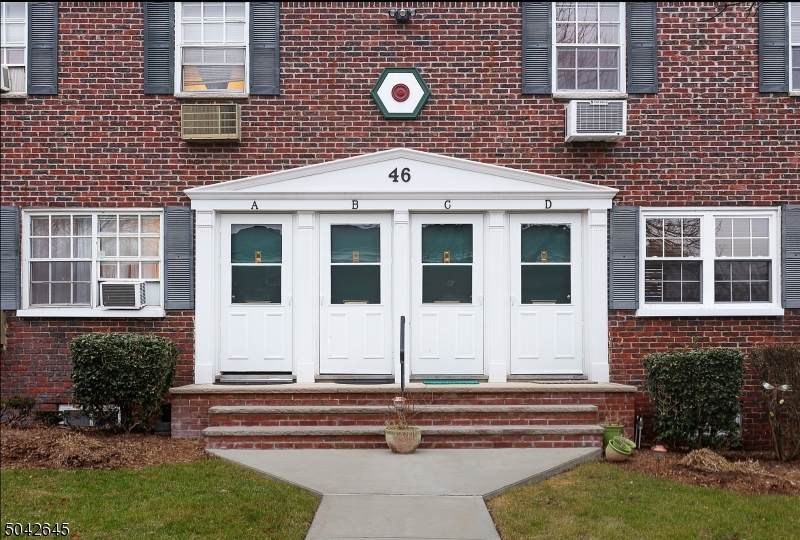 46 W Roselle Ave - Photo 1