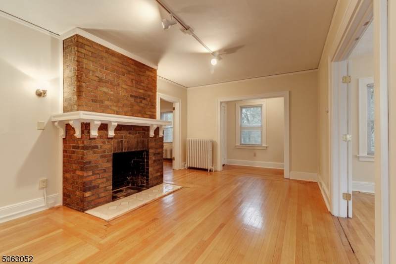 51 Chestnut St - Photo 1