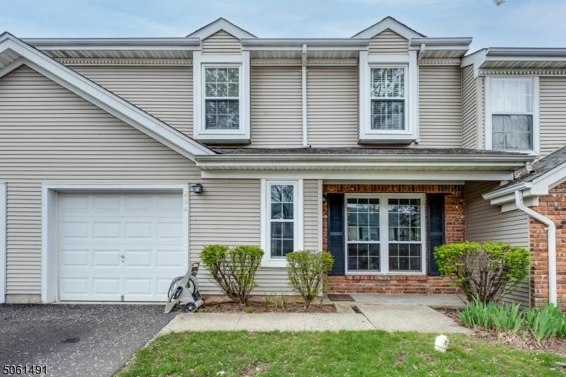 262 Luton Way - Photo 1