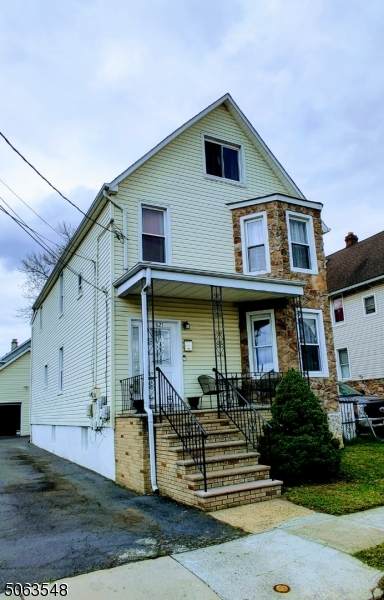 621 Dennis Pl - Photo 1