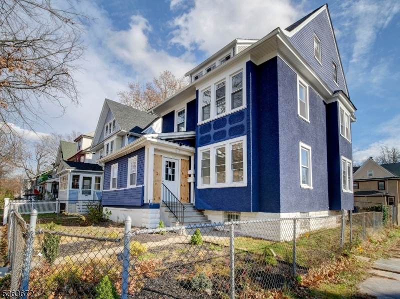 126 Sanford St - Photo 1