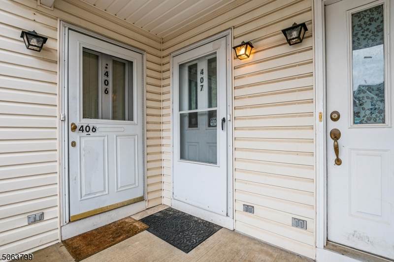 407 Ripley Ct - Photo 1