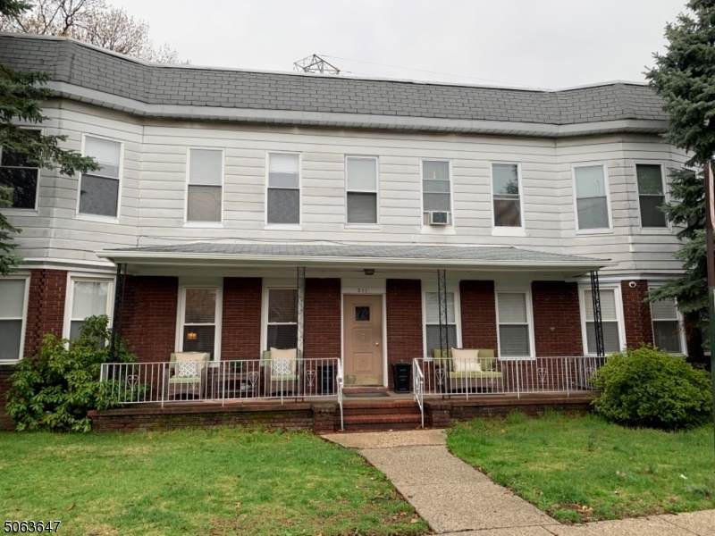 211 Forest St - Photo 1