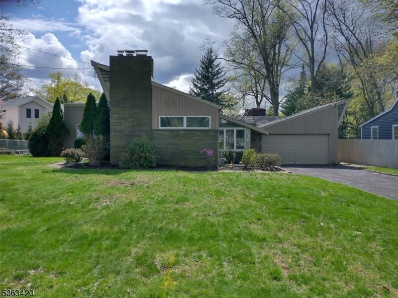 510 Henry St - Photo 1