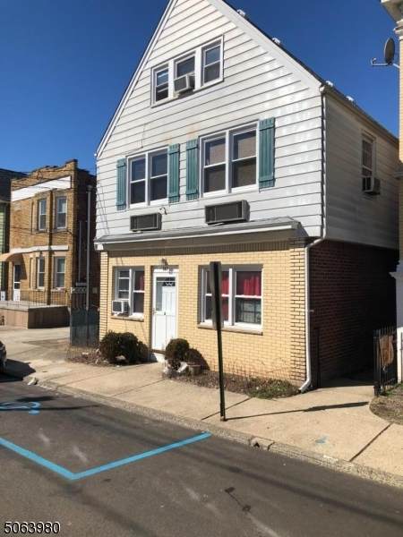 147 Macarthur Ave - Photo 1