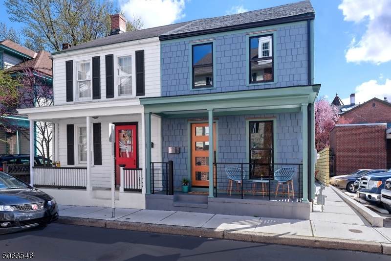 10 Clinton St - Photo 1
