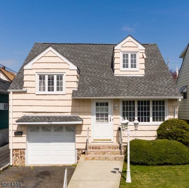 321 Laurel Pl - Photo 1