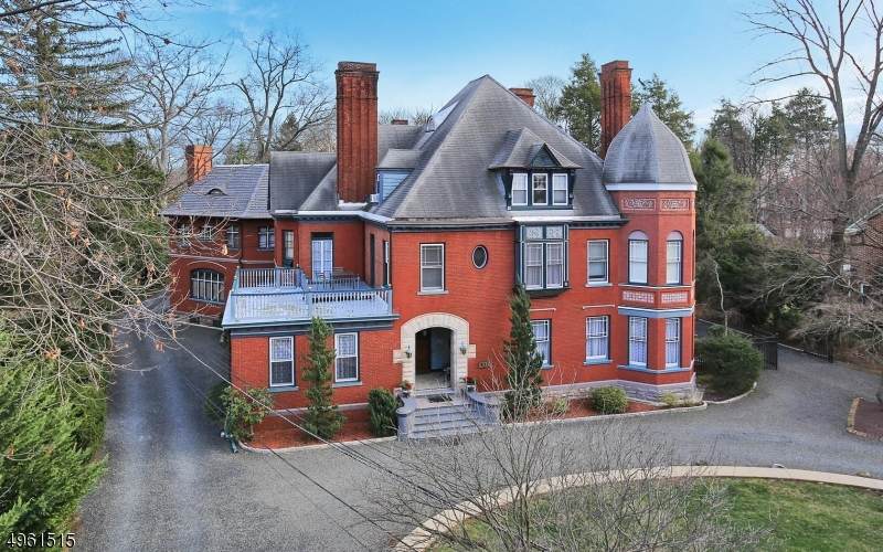 527 W 8th St - Photo 1