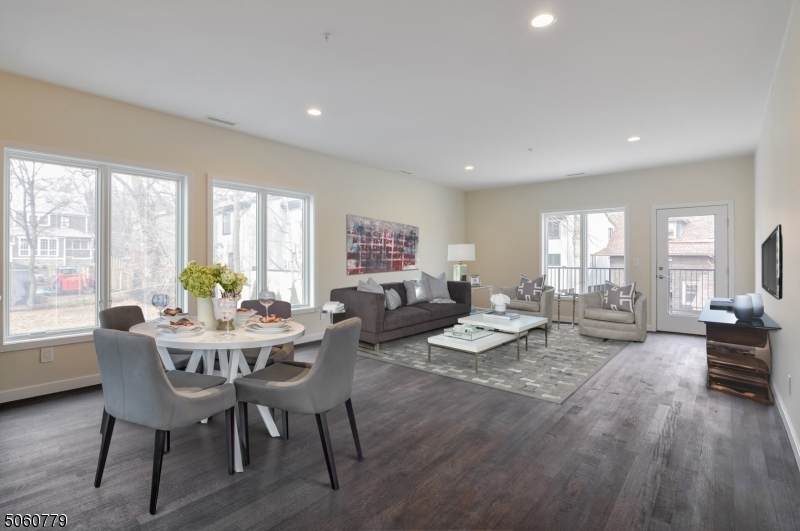 97 Baker St - Photo 1