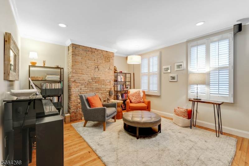 231 Montgomery St - Photo 1
