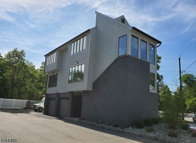 1 Newark Pompton - Photo 1