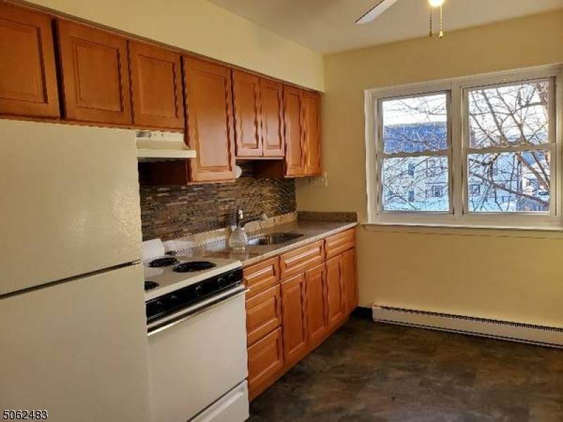 125 William St - Photo 1