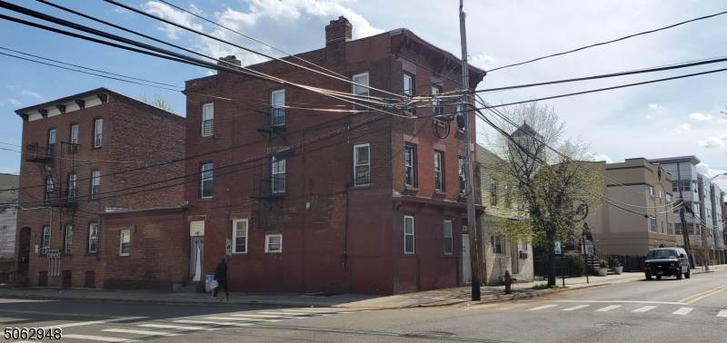 231 1st St - Photo 1