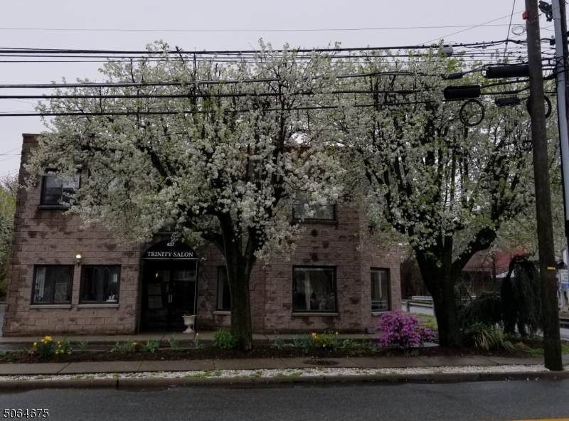 437 Main St - Photo 1