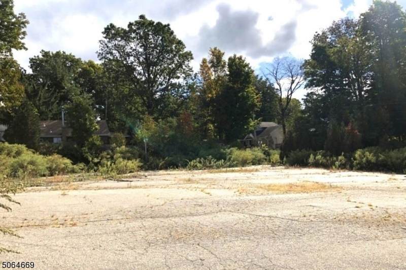 736 Warwick Tpke - Photo 1