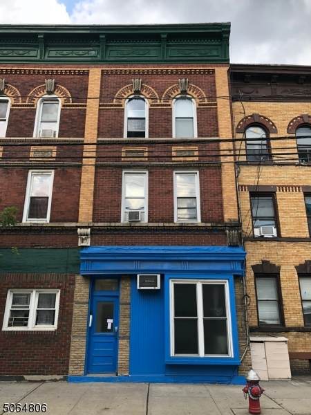 686 Summit Ave - Photo 1