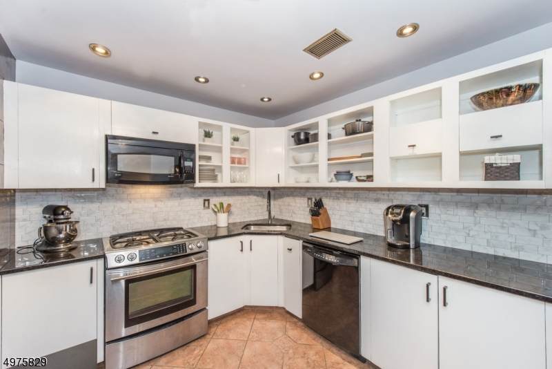 50 Pine St - Photo 1