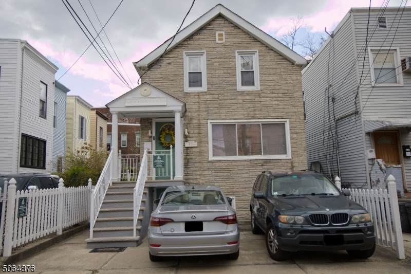 61 Zabriskie St - Photo 1