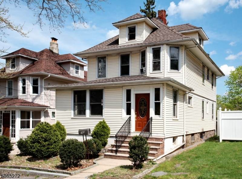 143 W Grove St - Photo 1