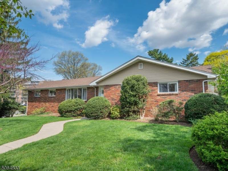 185 Wildwood Ave - Photo 1