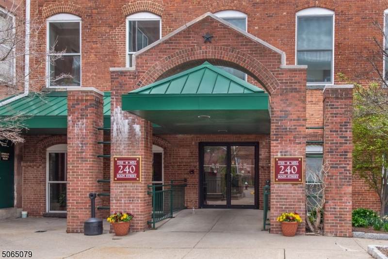 240 Main St Unit 307 - Photo 1