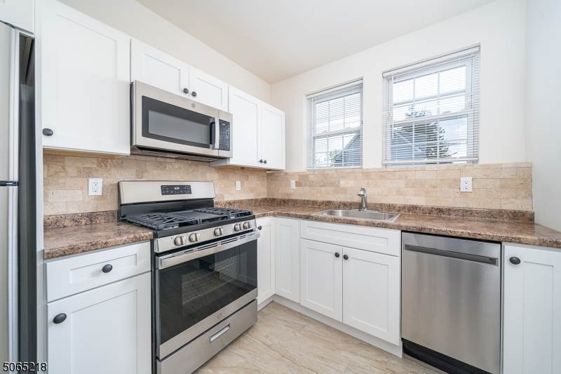 10 Evelyn Pl - Photo 1
