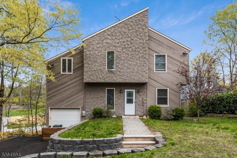 10 Hewlett Rd - Photo 1