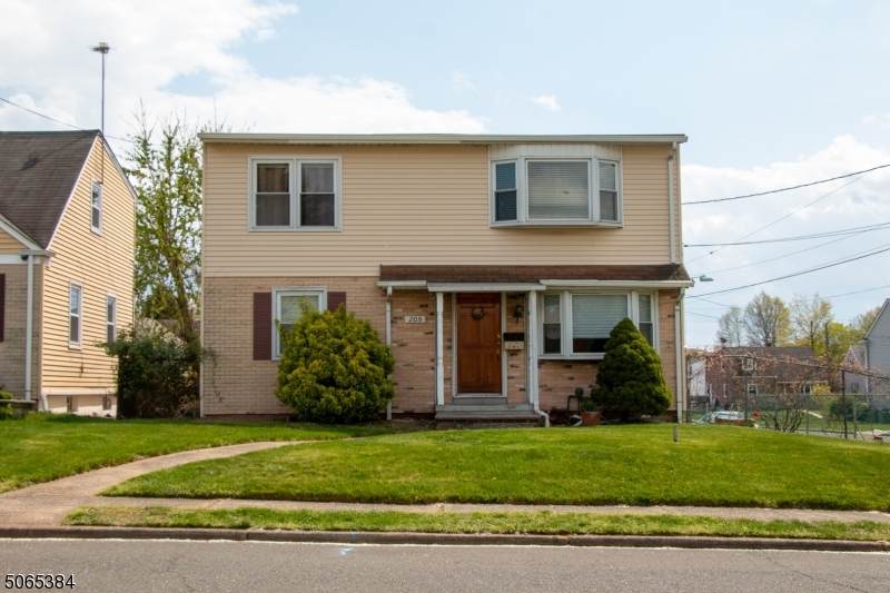 205 Bergen St - Photo 1