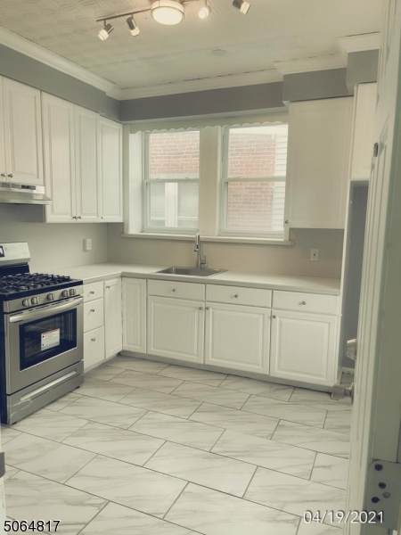 121 Baldwin Pl - Photo 1
