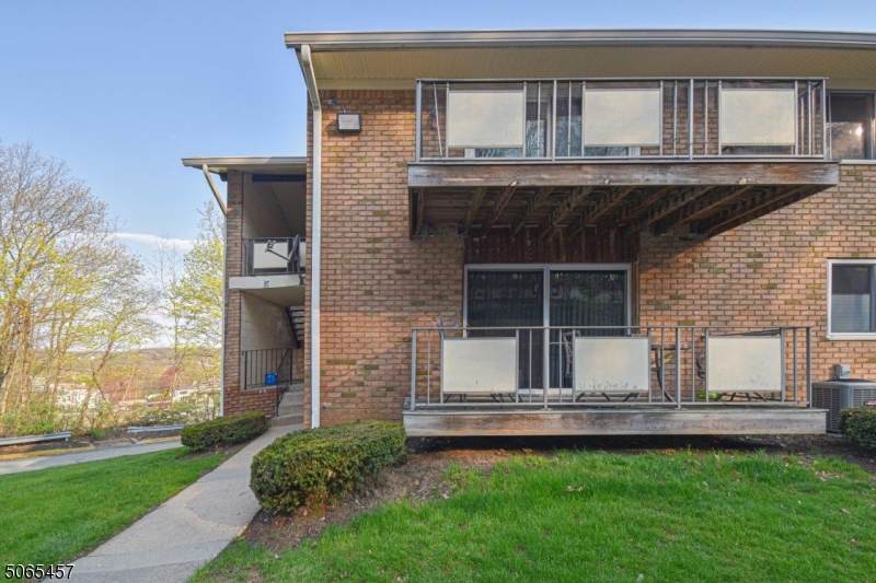 100 Seward St - Photo 1