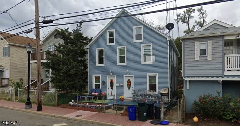 239 Bay Ave - Photo 1