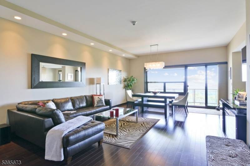 2 Claridge Dr 12Ne - Photo 1