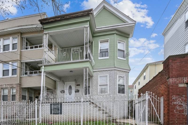 72 Fabyan Pl - Photo 1