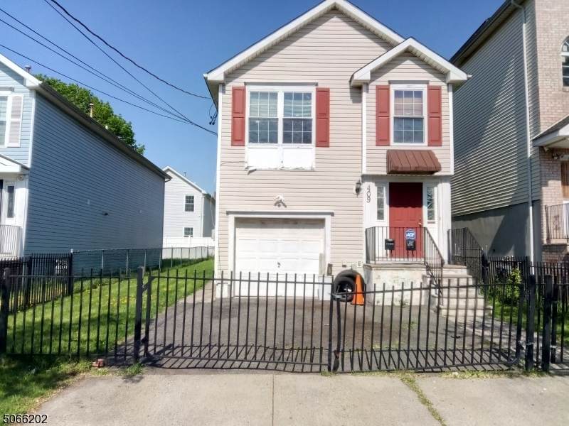 409 S 7th St - Photo 1