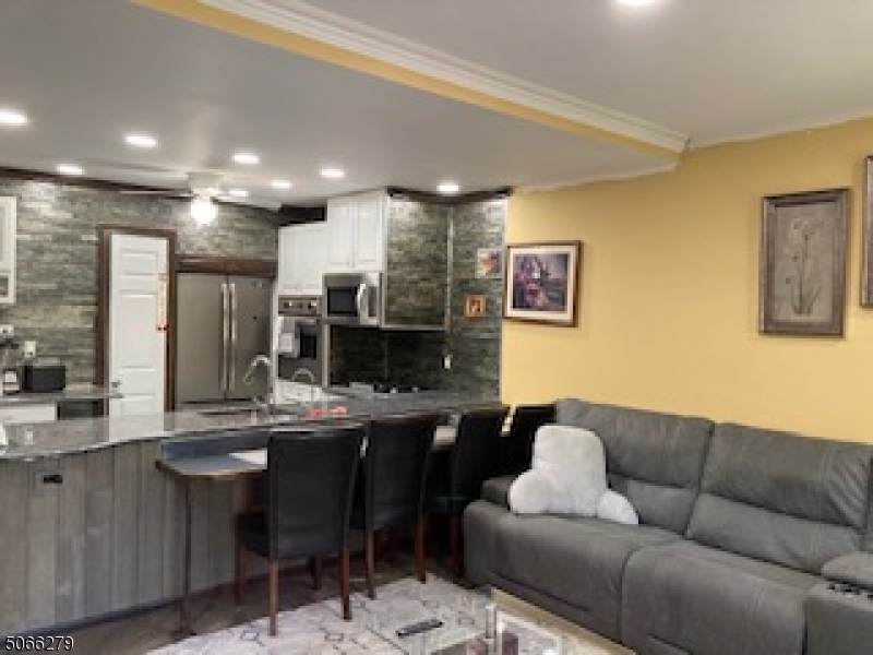 4 Sunrise Dr 4 - Photo 1