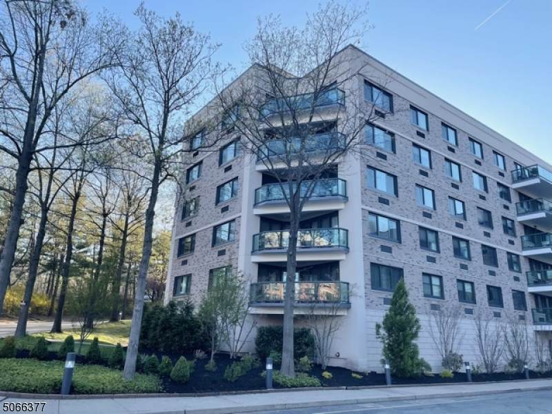 609 S Orange Ave West 6A - Photo 1
