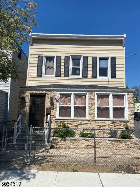 591 Christopher St - Photo 1