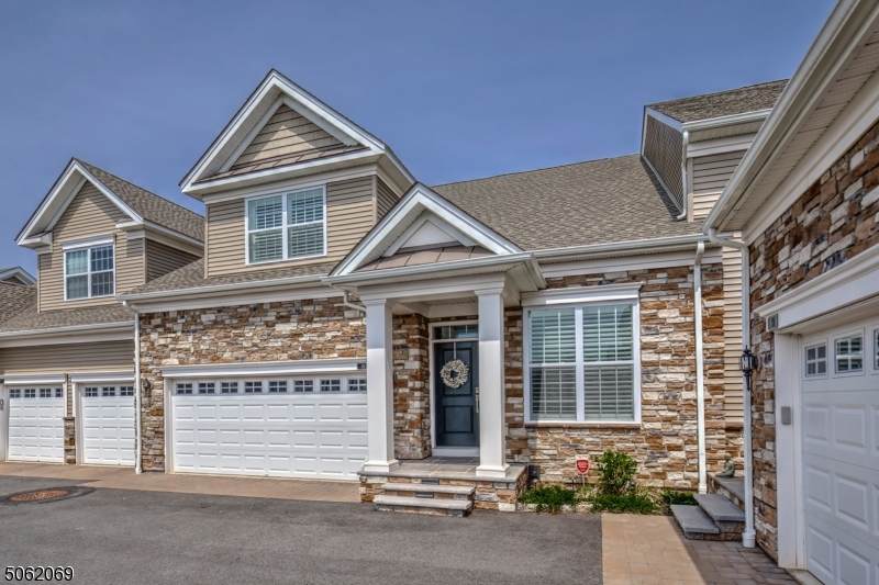18 Van Cleef Dr - Photo 1