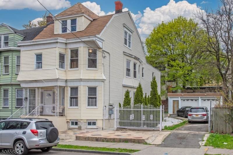 198 Ellis Ave - Photo 1