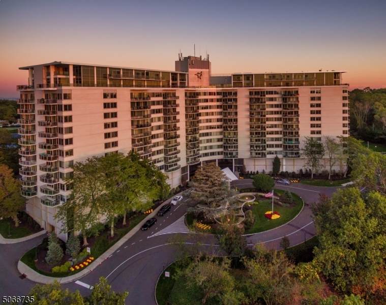 1 Claridge Dr 714 - Photo 1