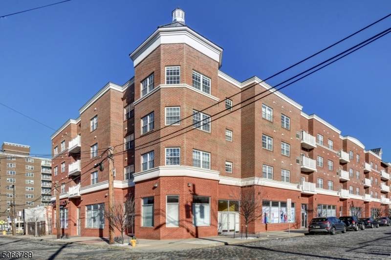 902 N 5th St - Photo 1